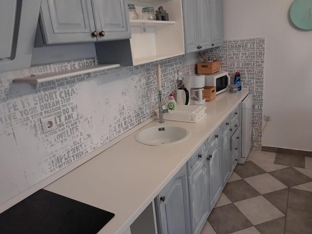 Apartmani Aneri Vir Exterior photo