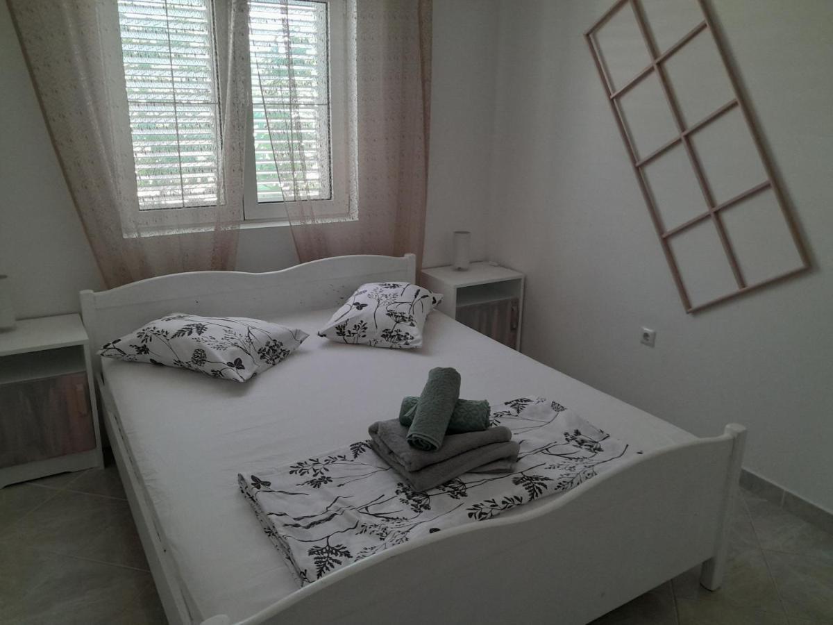 Apartmani Aneri Vir Exterior photo