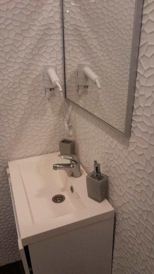 Apartmani Aneri Vir Exterior photo