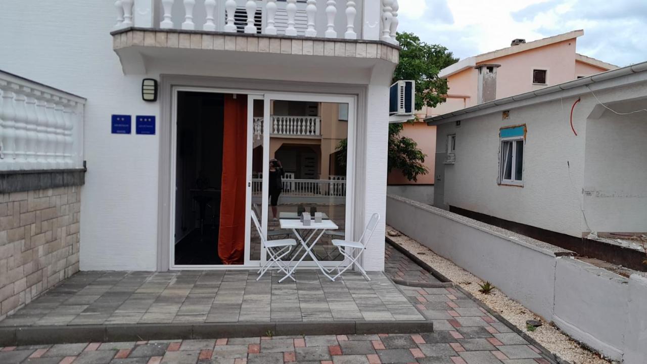 Apartmani Aneri Vir Exterior photo